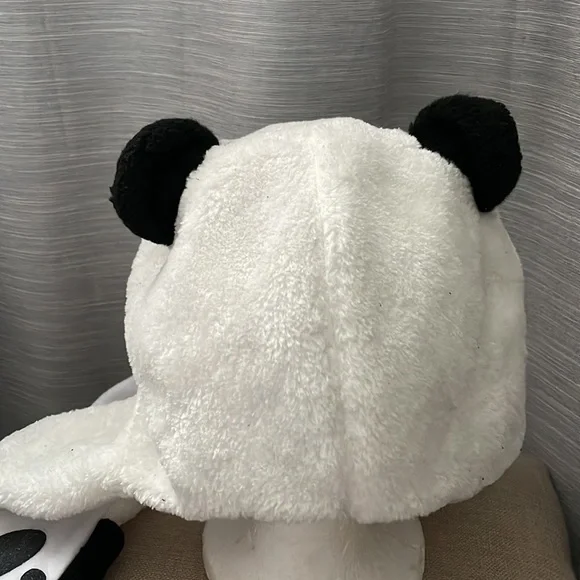 Panda-Themed Black and White Hat - Picture 5 of 9